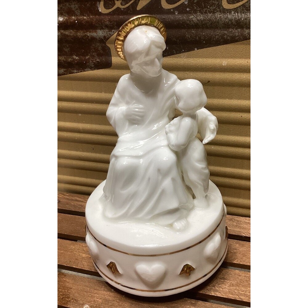 Schmid 1982 White & Gold Porcelain Music Box Plays "Jesus Loves Me" Christmas